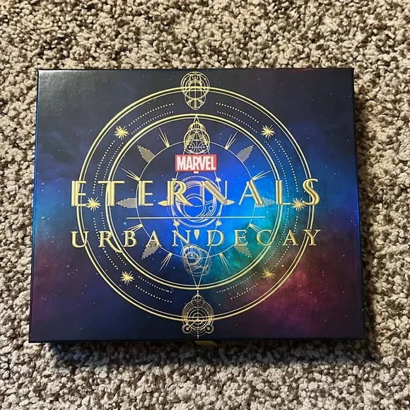 Urban Decay Eternals eyeshadow palette - Picture 6 of 9